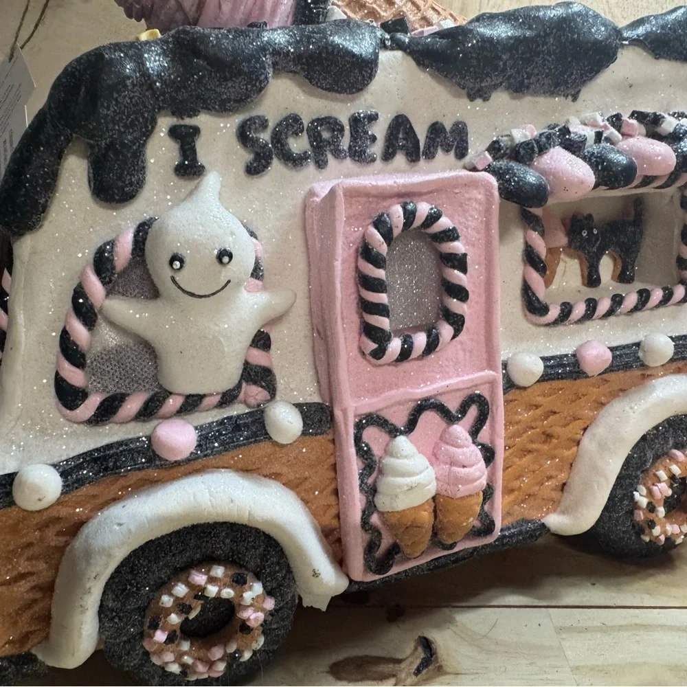Halloween Gingerbread Clay dough Ice Cream “I Scream” Truck Lights Up! 11” NWT